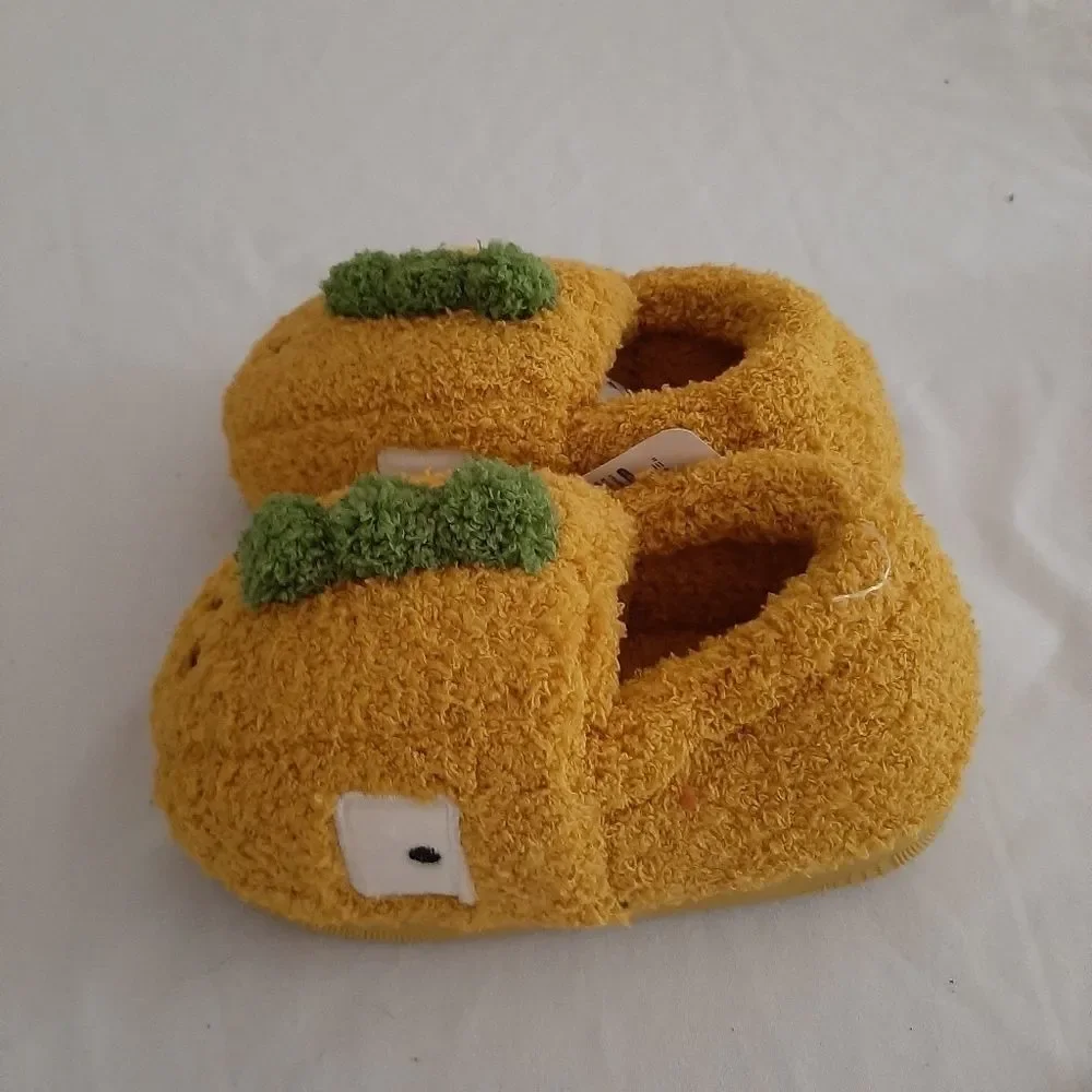 NWT Little Kids Medium 8-10 Animal Slippers
